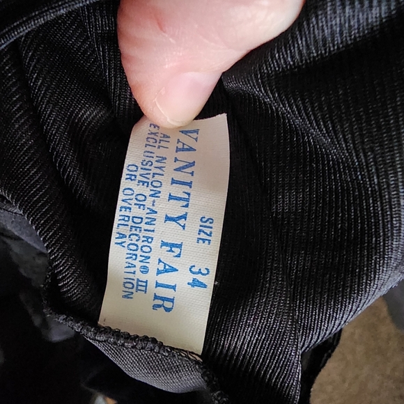 Vintage vanity fair black lace slip nightie - Picture 3 of 8